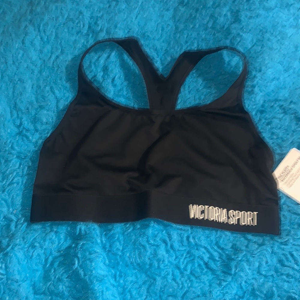 Offers welcomed 3 Medium VS bars 2 VS SPORT 1 VS underwire. 1 bk and lilac- blue